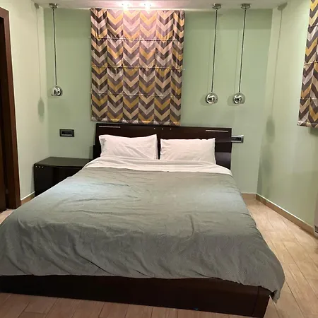 Uplift Hideaway Jacuzzi Apartment *