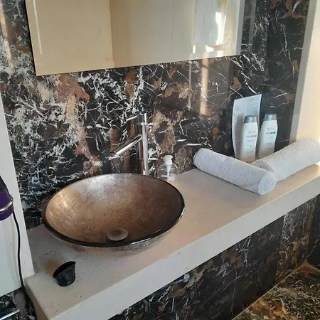 Uplift Hideaway Jacuzzi Apartamento *