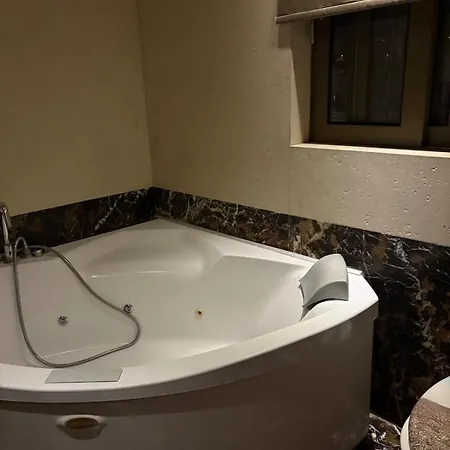 Apartamento Uplift Hideaway Jacuzzi *