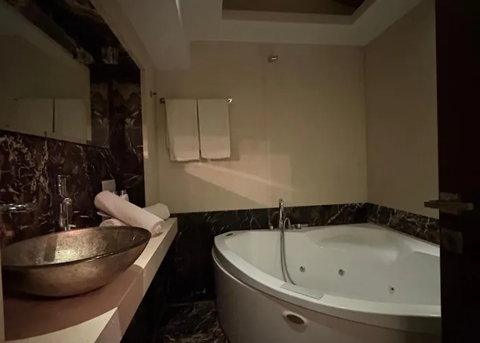 Uplift Hideaway Jacuzzi * Patras