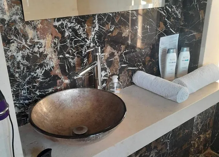 Uplift Hideaway Jacuzzi Apartamento *